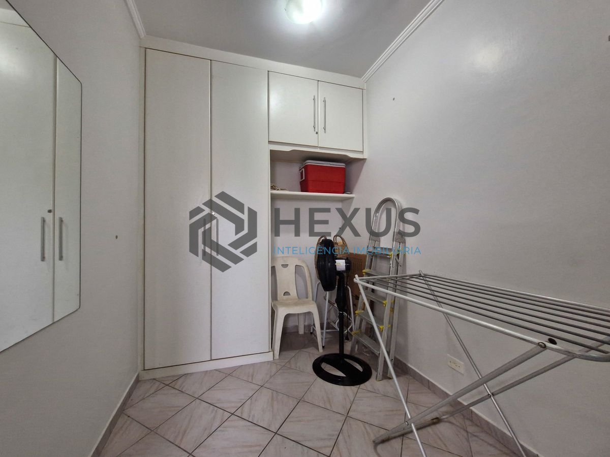 Foto 34 de Apartamento reformado com varanda vista mar a 150m da praia nas Pitangueiras, Guarujá