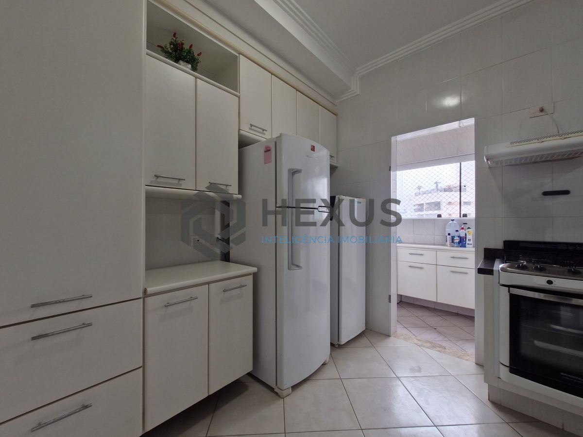 Foto 42 de Apartamento reformado com varanda vista mar a 150m da praia nas Pitangueiras, Guarujá