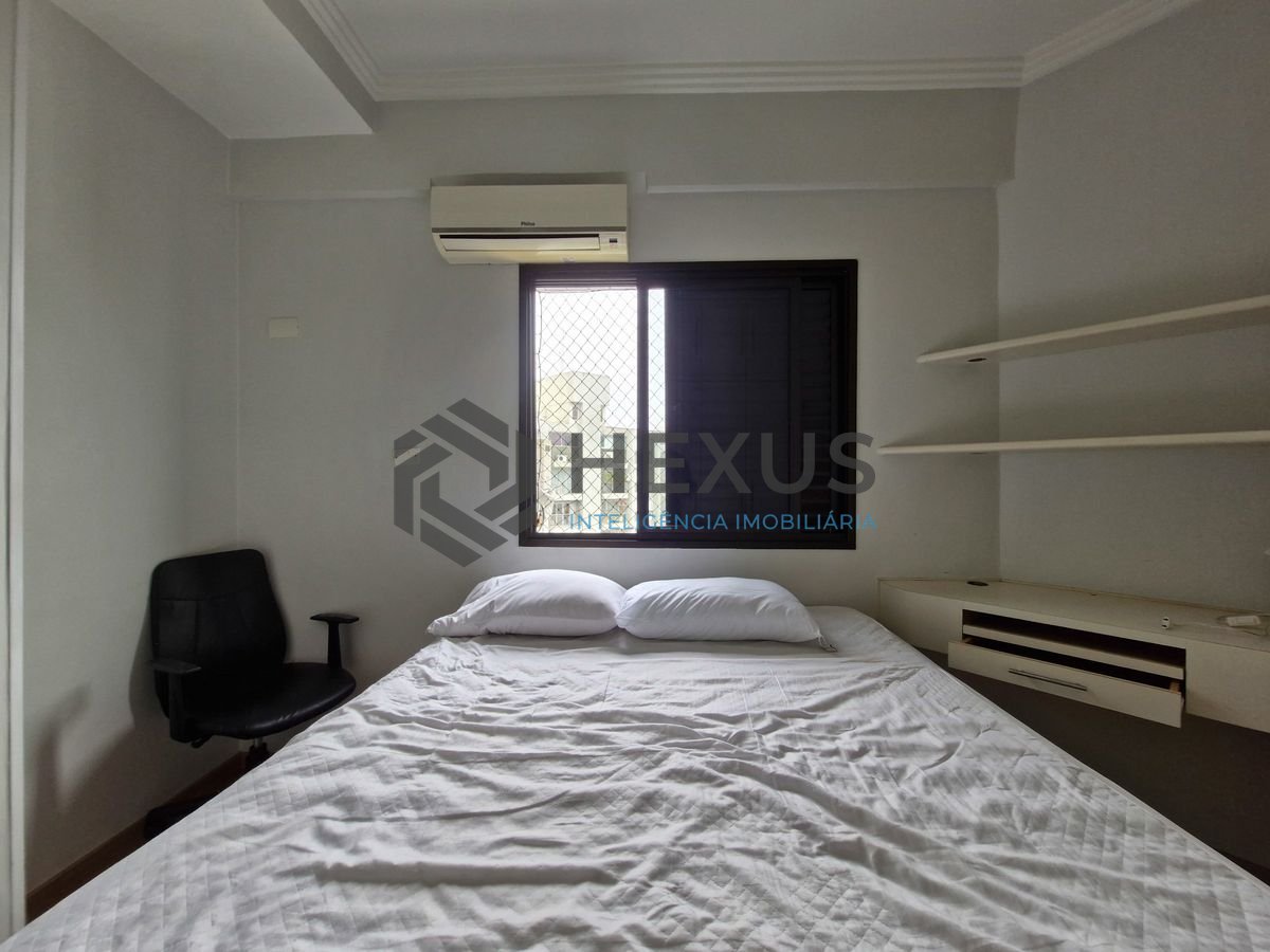 Foto 23 de Apartamento reformado com varanda vista mar a 150m da praia nas Pitangueiras, Guarujá