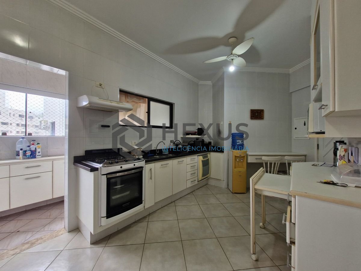 Foto 38 de Apartamento reformado com varanda vista mar a 150m da praia nas Pitangueiras, Guarujá
