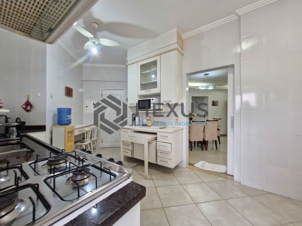 Foto 39 de Apartamento reformado com varanda vista mar a 150m da praia nas Pitangueiras, Guarujá