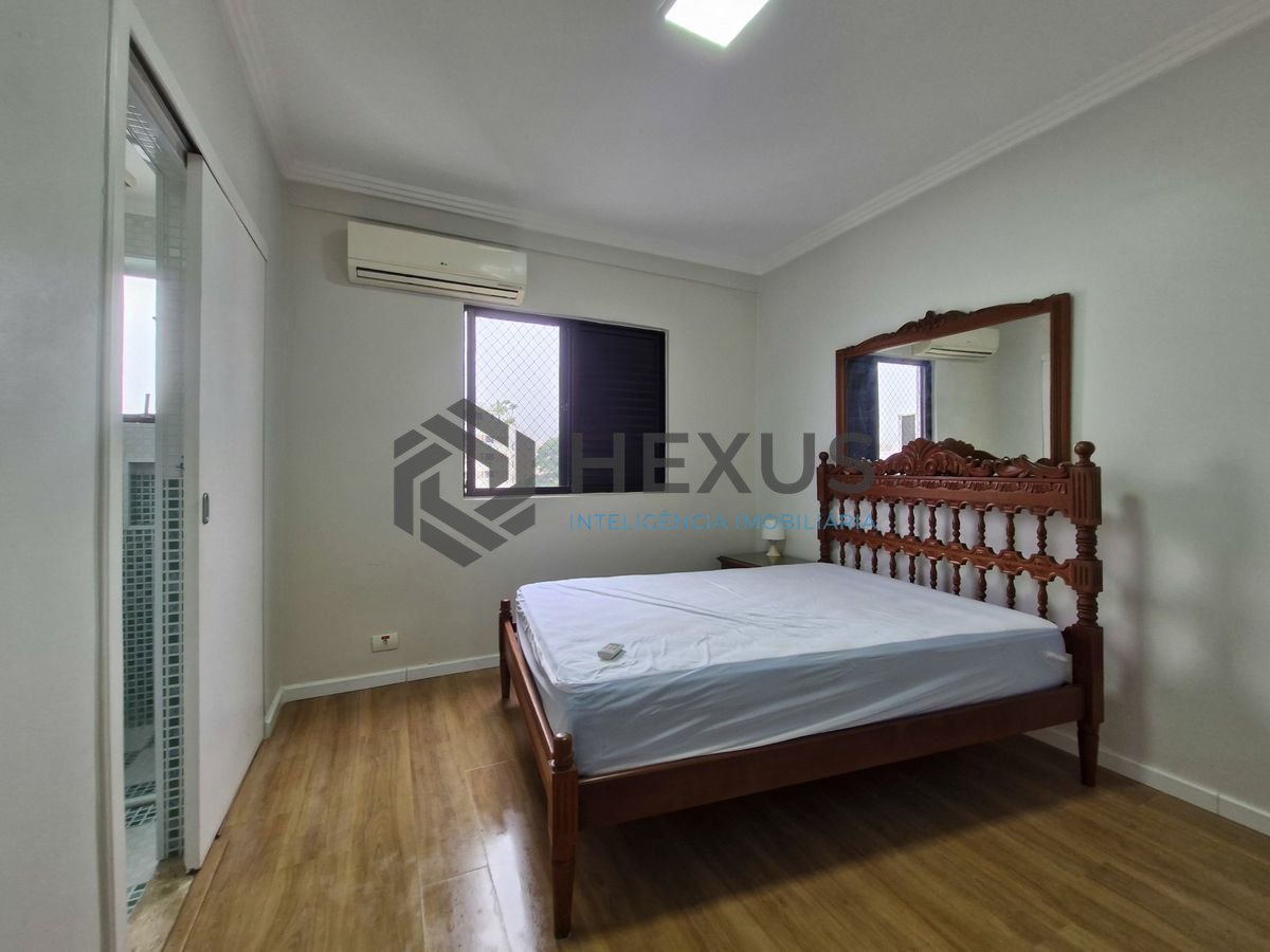 Foto 17 de Apartamento reformado com varanda vista mar a 150m da praia nas Pitangueiras, Guarujá