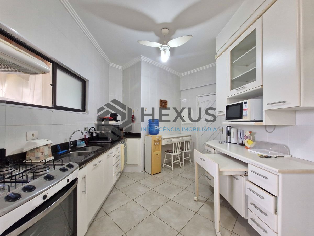 Foto 40 de Apartamento reformado com varanda vista mar a 150m da praia nas Pitangueiras, Guarujá