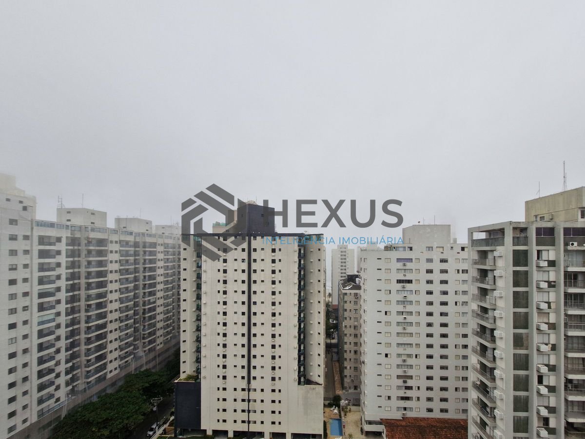Foto 33 de Apartamento reformado com varanda vista mar a 150m da praia nas Pitangueiras, Guarujá