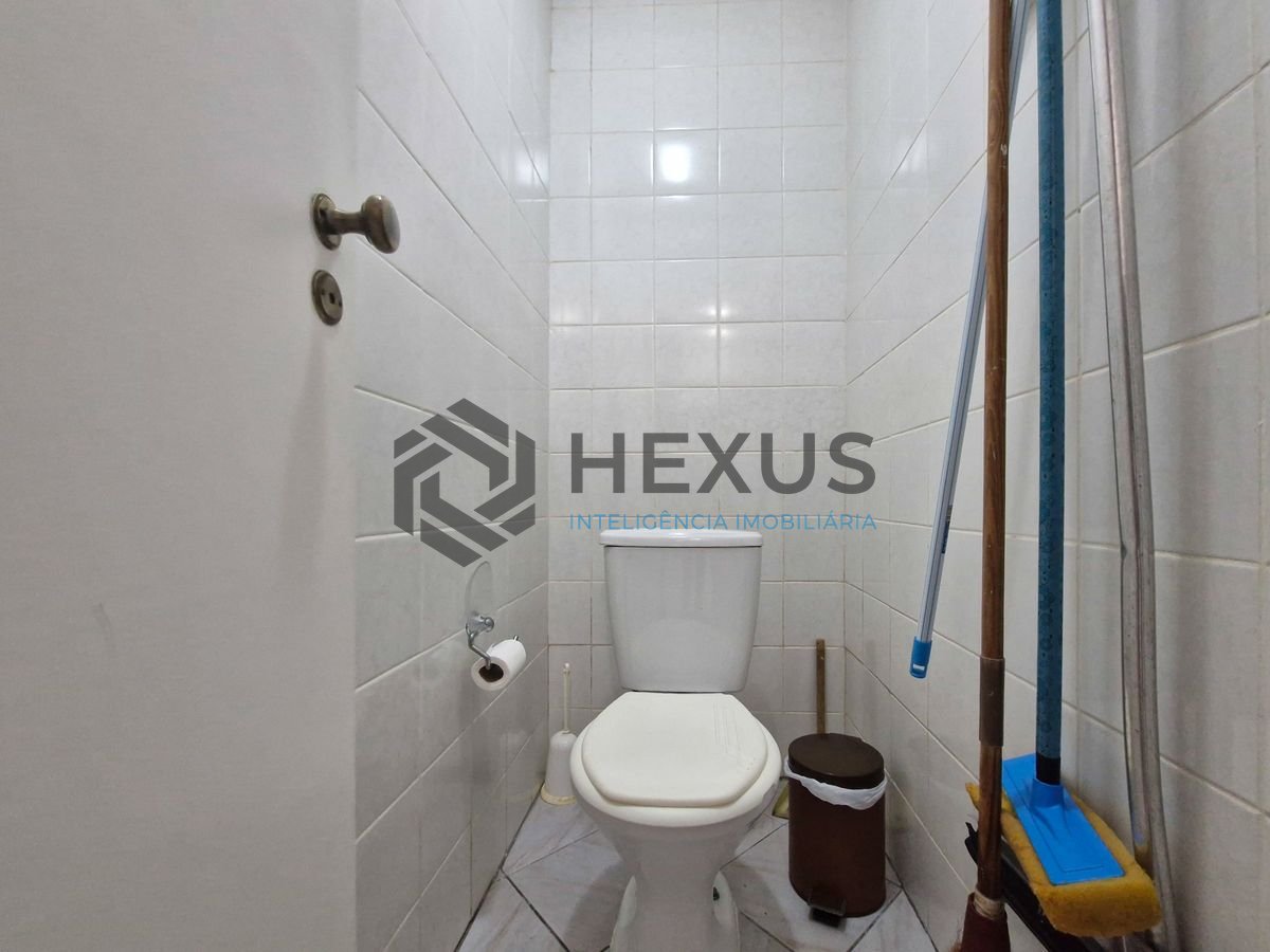 Foto 35 de Apartamento reformado com varanda vista mar a 150m da praia nas Pitangueiras, Guarujá