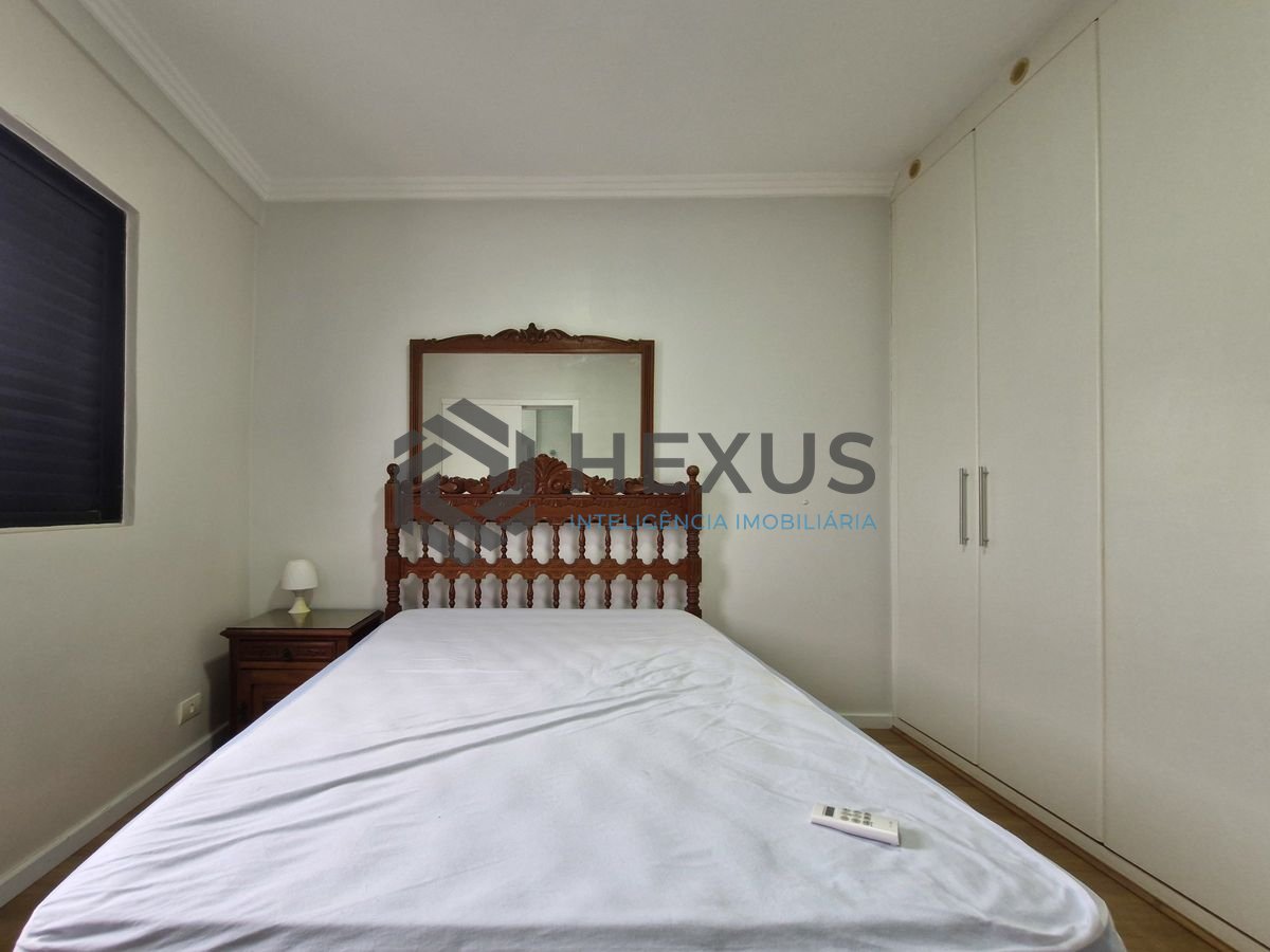 Foto 18 de Apartamento reformado com varanda vista mar a 150m da praia nas Pitangueiras, Guarujá