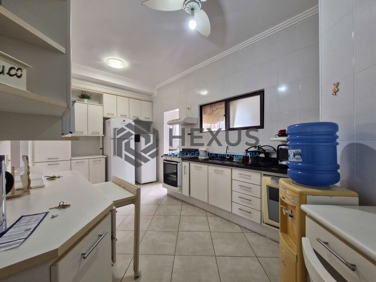 Foto 37 de Apartamento reformado com varanda vista mar a 150m da praia nas Pitangueiras, Guarujá