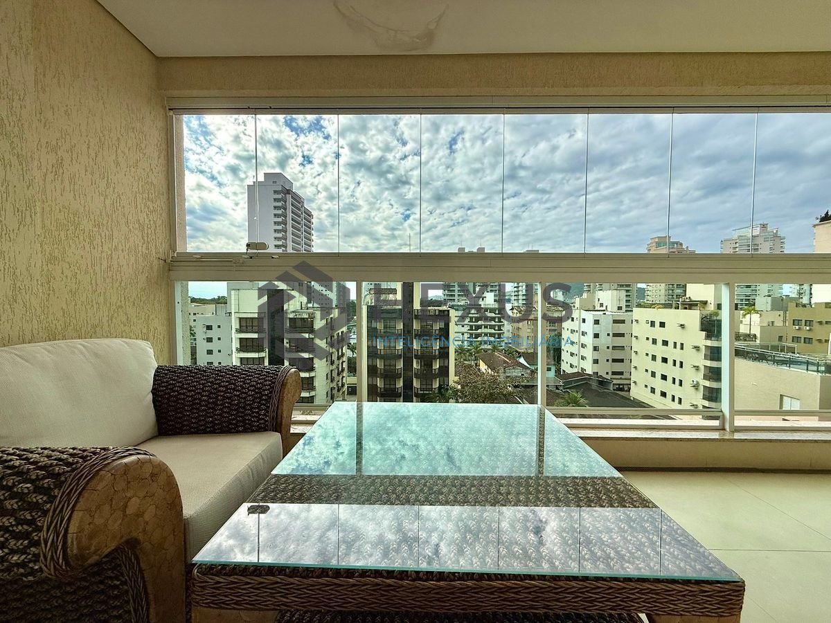 Foto 25 de Apartamento reformado com varanda e lazer a 400m da praia na região da Brunela na Enseada, Guarujá