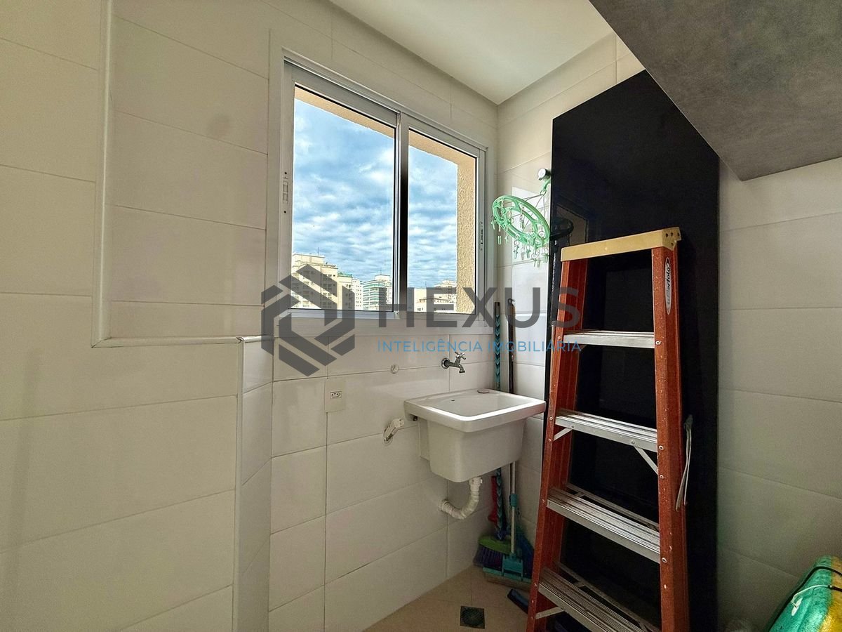 Foto 30 de Apartamento reformado com varanda e lazer a 400m da praia na região da Brunela na Enseada, Guarujá