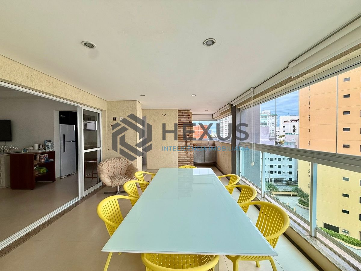 Foto 10 de Apartamento reformado com varanda e lazer a 400m da praia na região da Brunela na Enseada, Guarujá