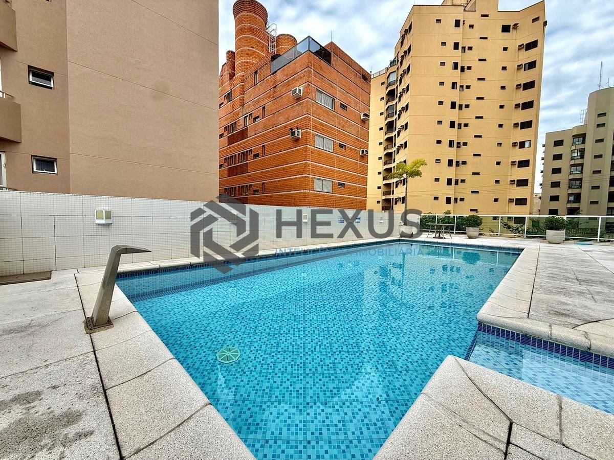 Foto 32 de Apartamento reformado com varanda e lazer a 400m da praia na região da Brunela na Enseada, Guarujá