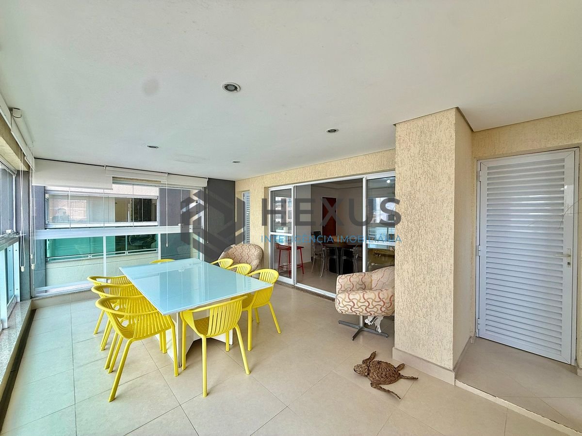 Foto 11 de Apartamento reformado com varanda e lazer a 400m da praia na região da Brunela na Enseada, Guarujá