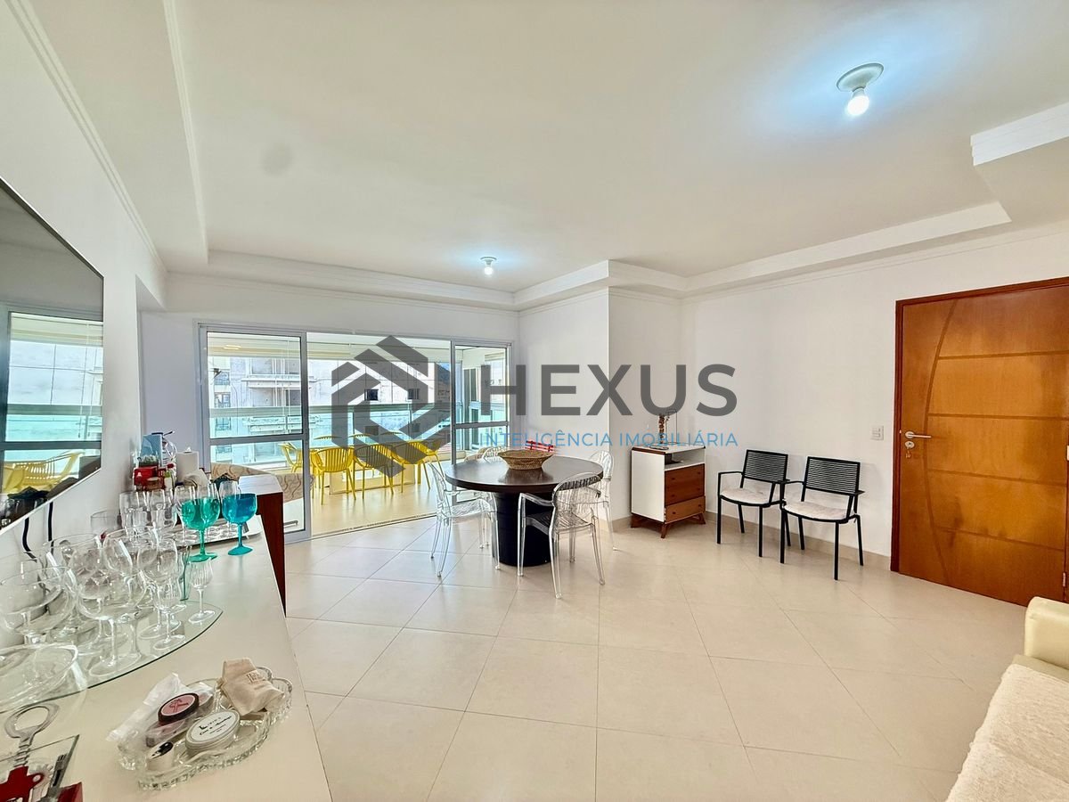 Foto 5 de Apartamento reformado com varanda e lazer a 400m da praia na região da Brunela na Enseada, Guarujá