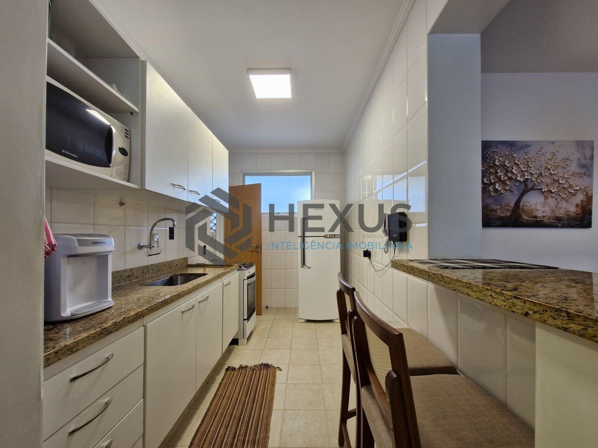 Foto 26 de Apartamento reformado com varanda a 100m da praia nas Pitangueiras, Guarujá