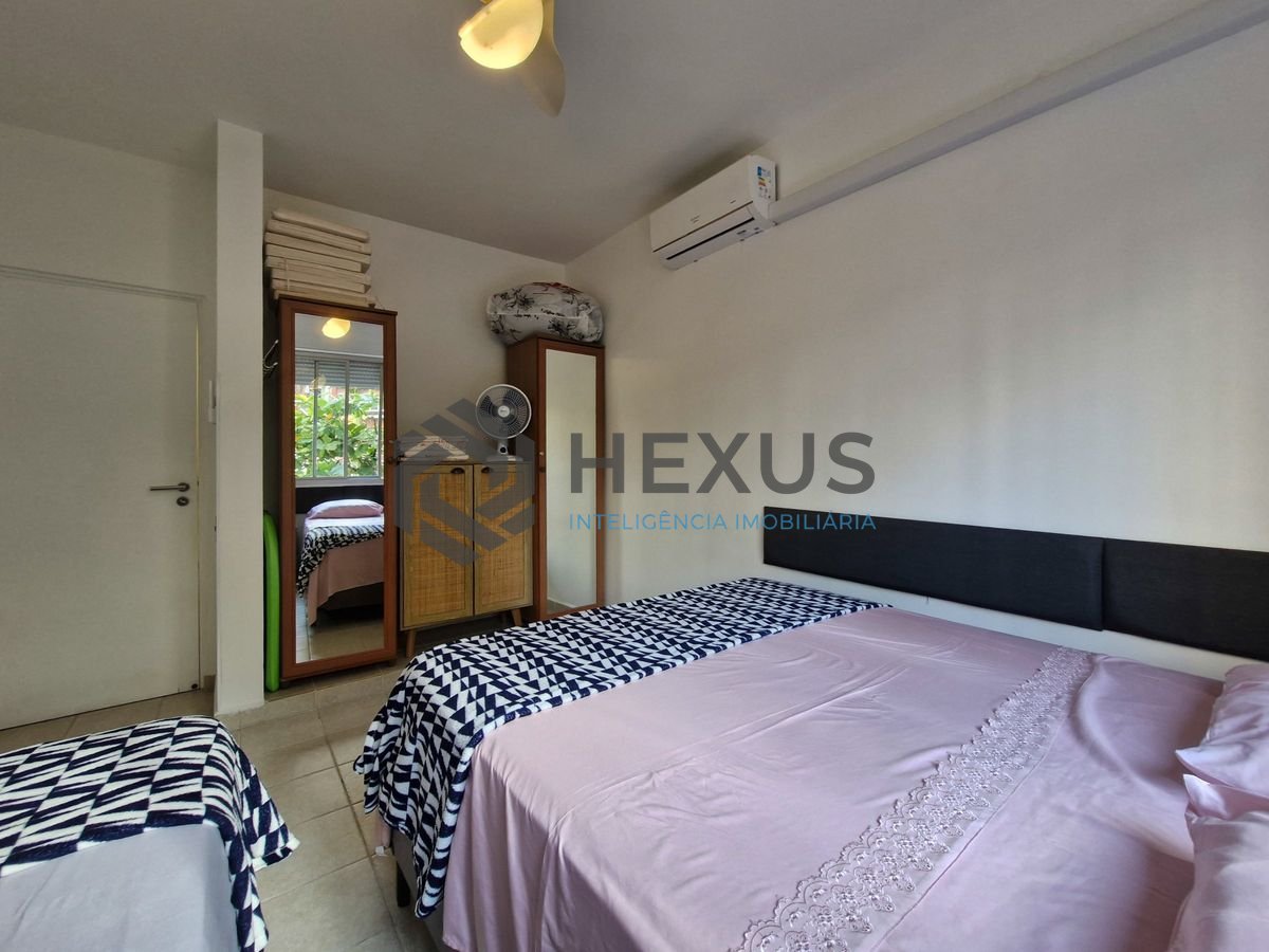Foto 25 de Apartamento reformado com varanda a 100m da praia nas Pitangueiras, Guarujá