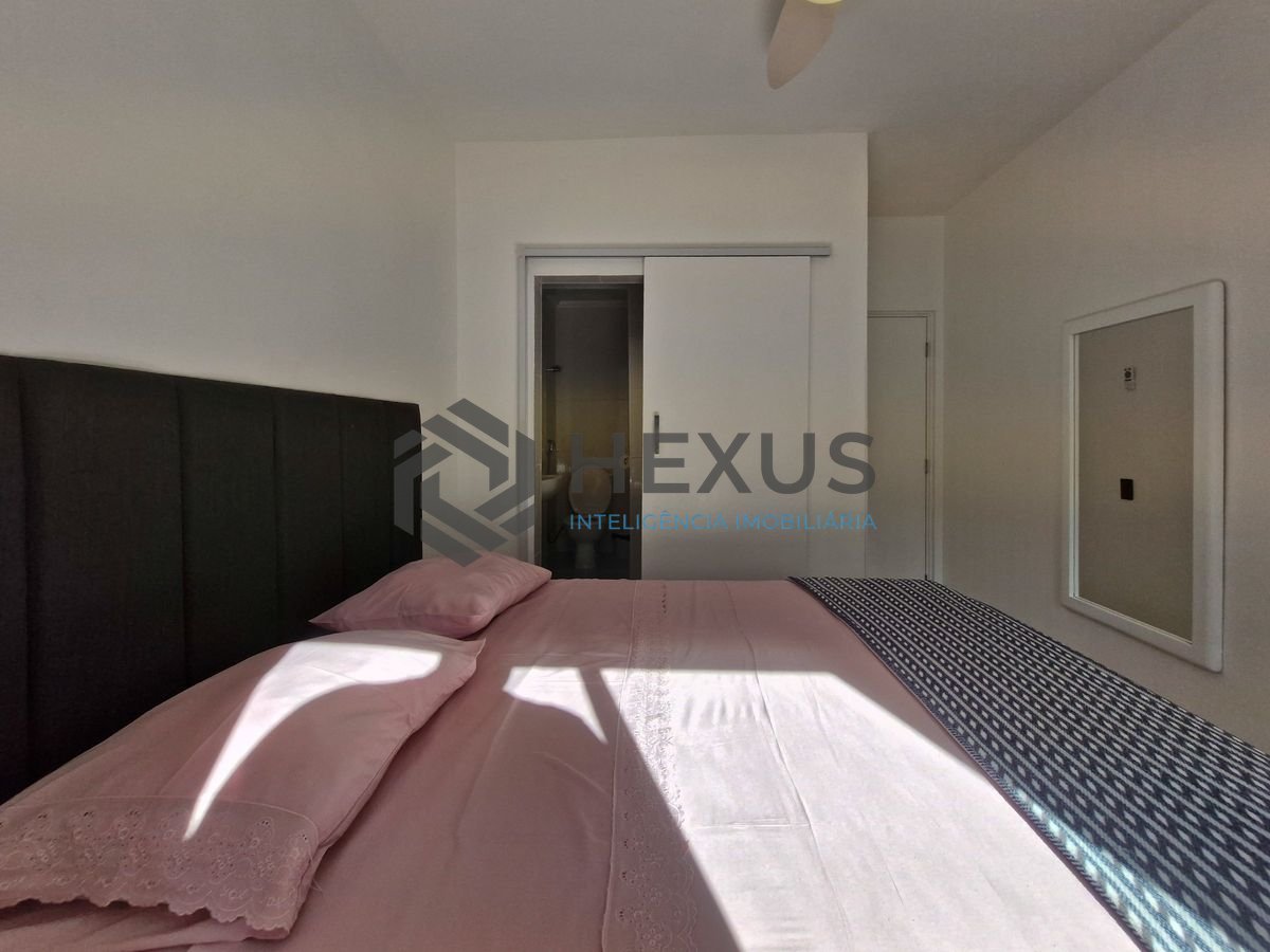 Foto 14 de Apartamento reformado com varanda a 100m da praia nas Pitangueiras, Guarujá