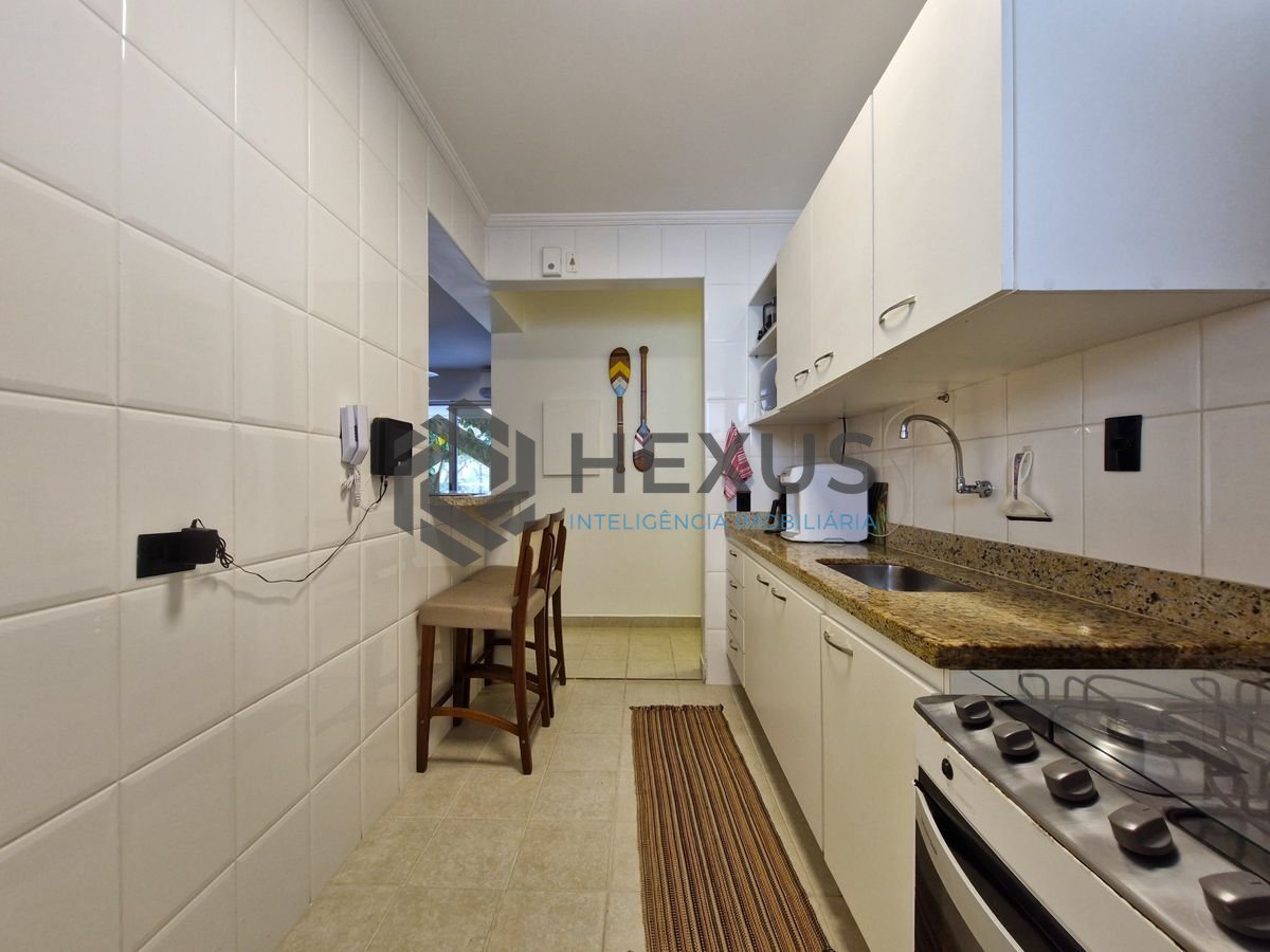 Foto 29 de Apartamento reformado com varanda a 100m da praia nas Pitangueiras, Guarujá
