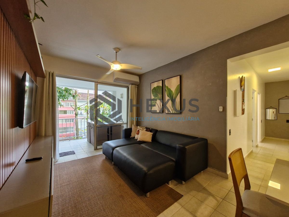 Foto 4 de Apartamento reformado com varanda a 100m da praia nas Pitangueiras, Guarujá