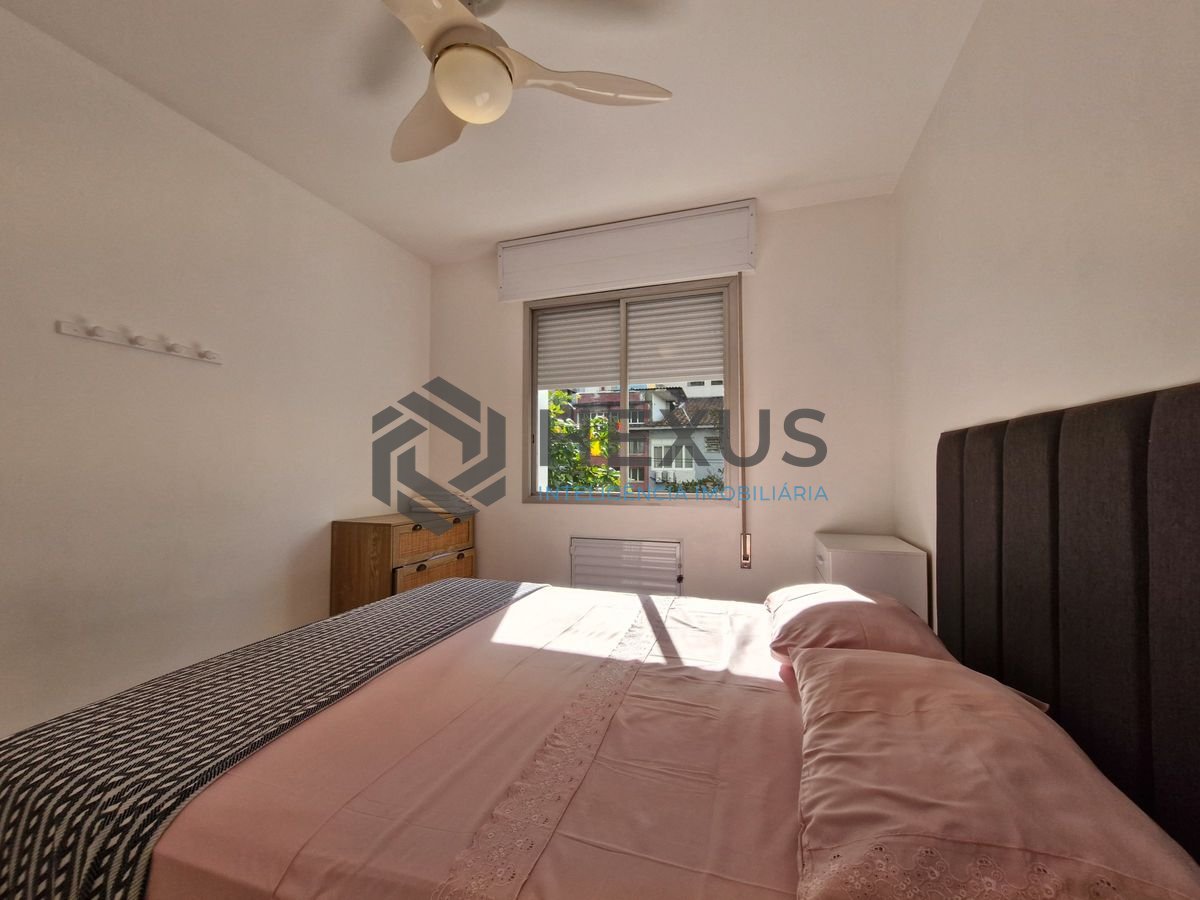 Foto 19 de Apartamento reformado com varanda a 100m da praia nas Pitangueiras, Guarujá