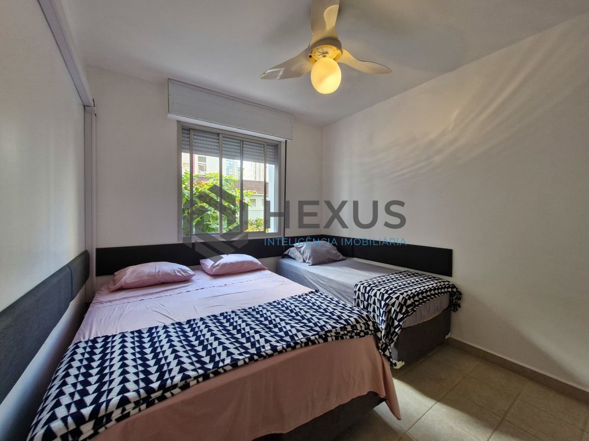 Foto 20 de Apartamento reformado com varanda a 100m da praia nas Pitangueiras, Guarujá