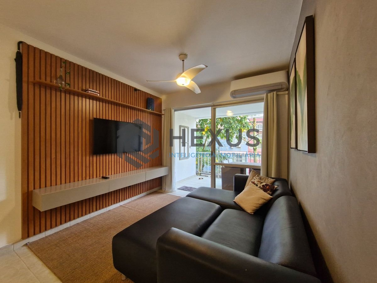 Foto 5 de Apartamento reformado com varanda a 100m da praia nas Pitangueiras, Guarujá