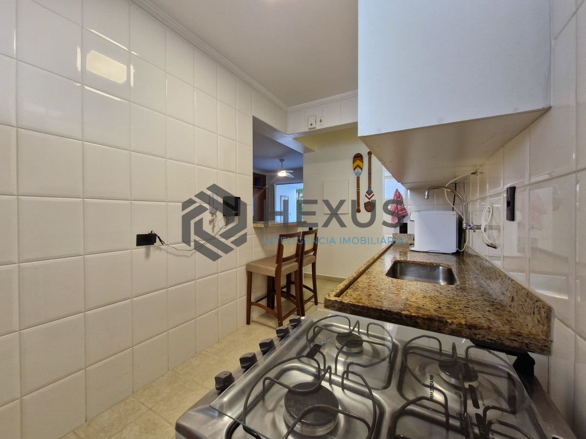 Foto 30 de Apartamento reformado com varanda a 100m da praia nas Pitangueiras, Guarujá