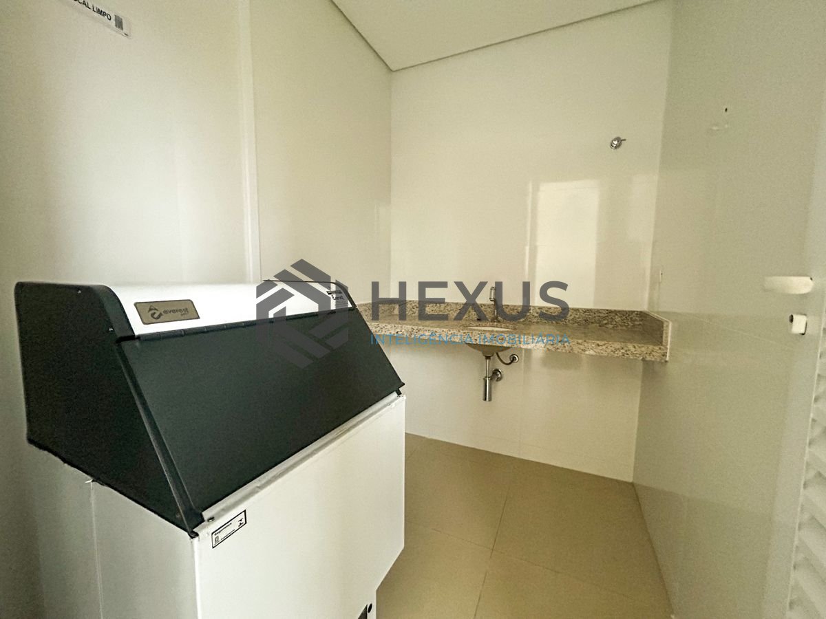 Foto 21 de Apartamento com varanda e lazer a 300m da praia na região da Brunella na Enseada, Guarujá