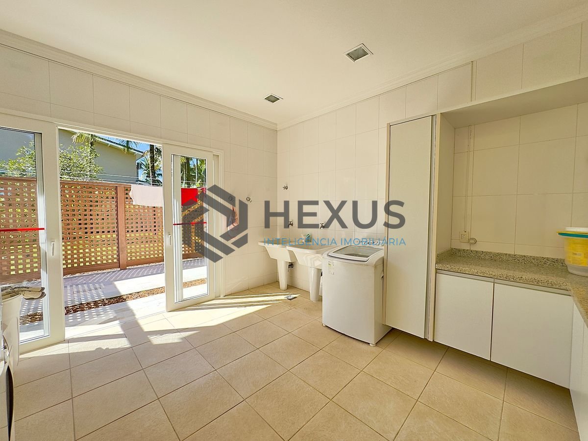 Foto 49 de Casa reformada com piscina e área gourmet no Jardim Acapulco, Guarujá