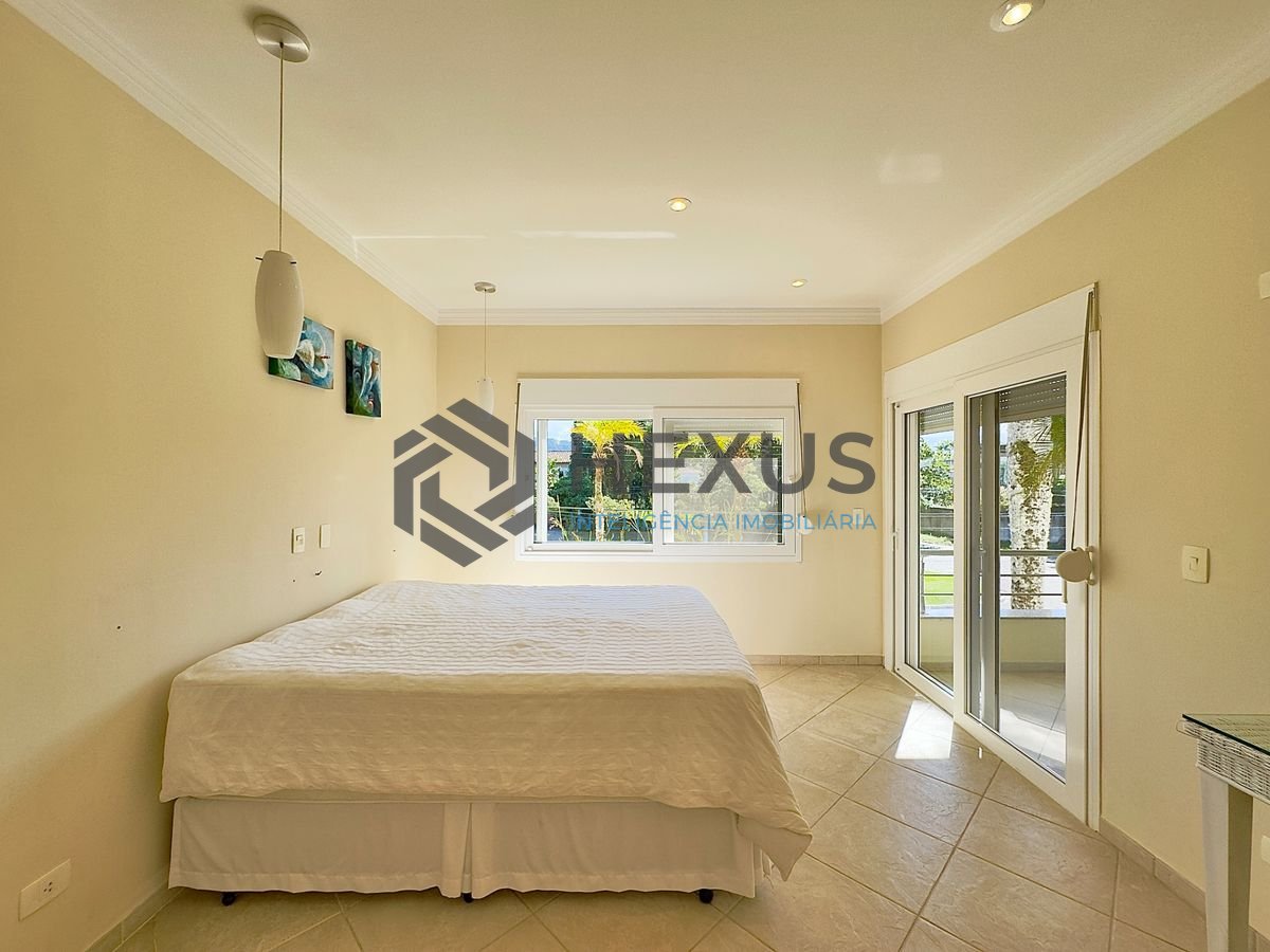 Foto 43 de Casa reformada com piscina e área gourmet no Jardim Acapulco, Guarujá