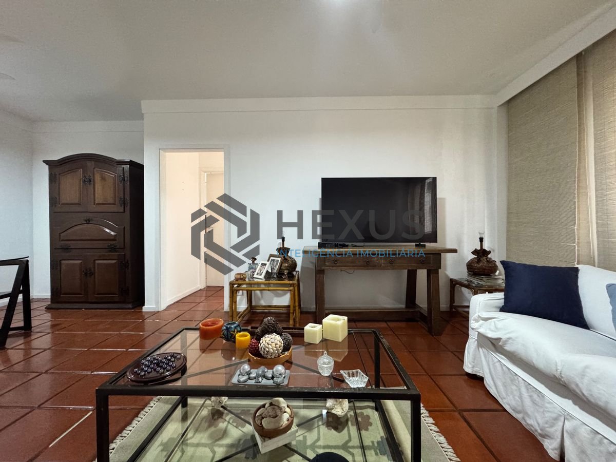 Foto 6 de Apartamento reformado a 200m da praia na região da Barra Funda  nas Pitangueiras, Guarujá