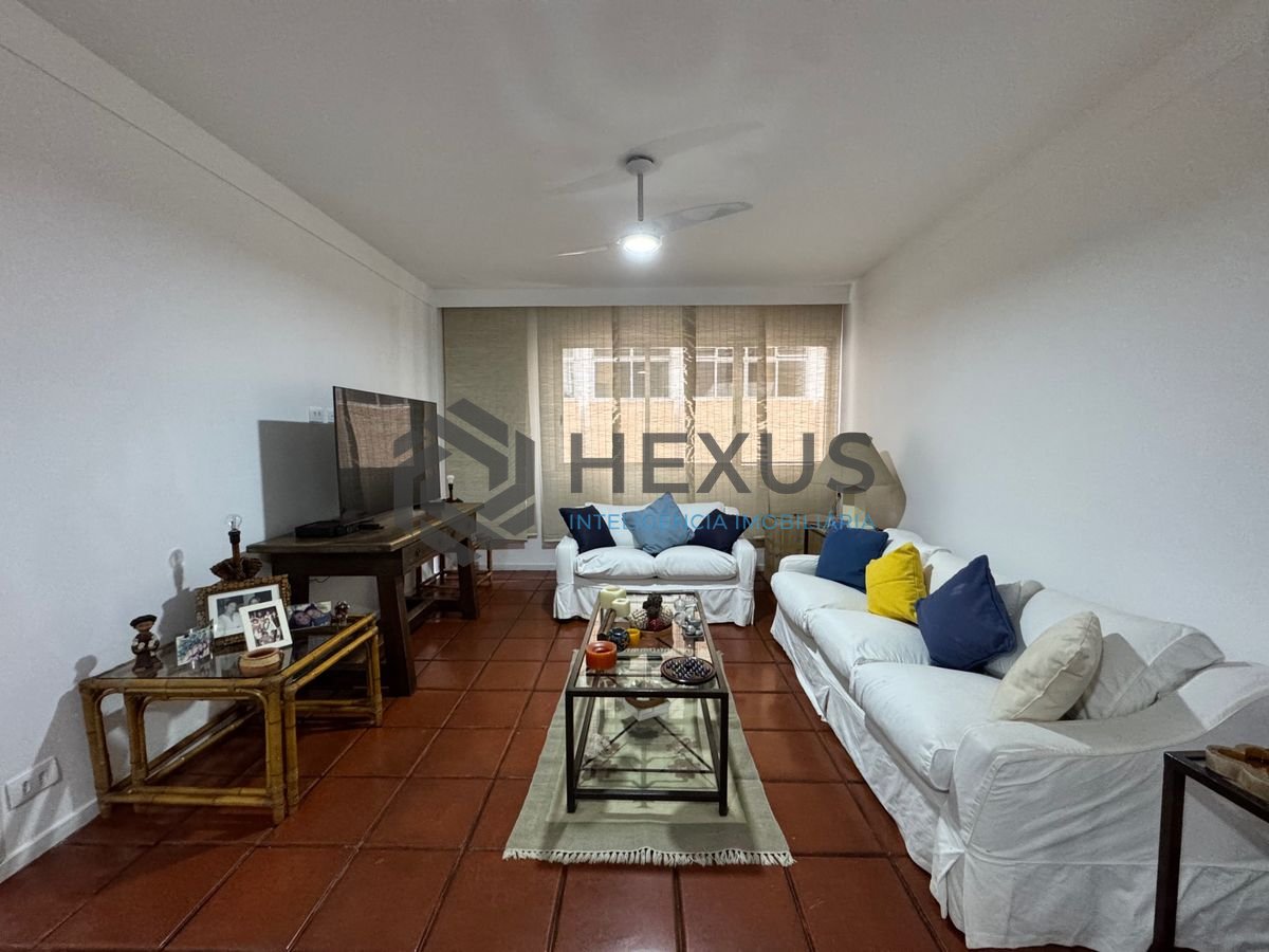 Foto 5 de Apartamento reformado a 200m da praia na região da Barra Funda  nas Pitangueiras, Guarujá