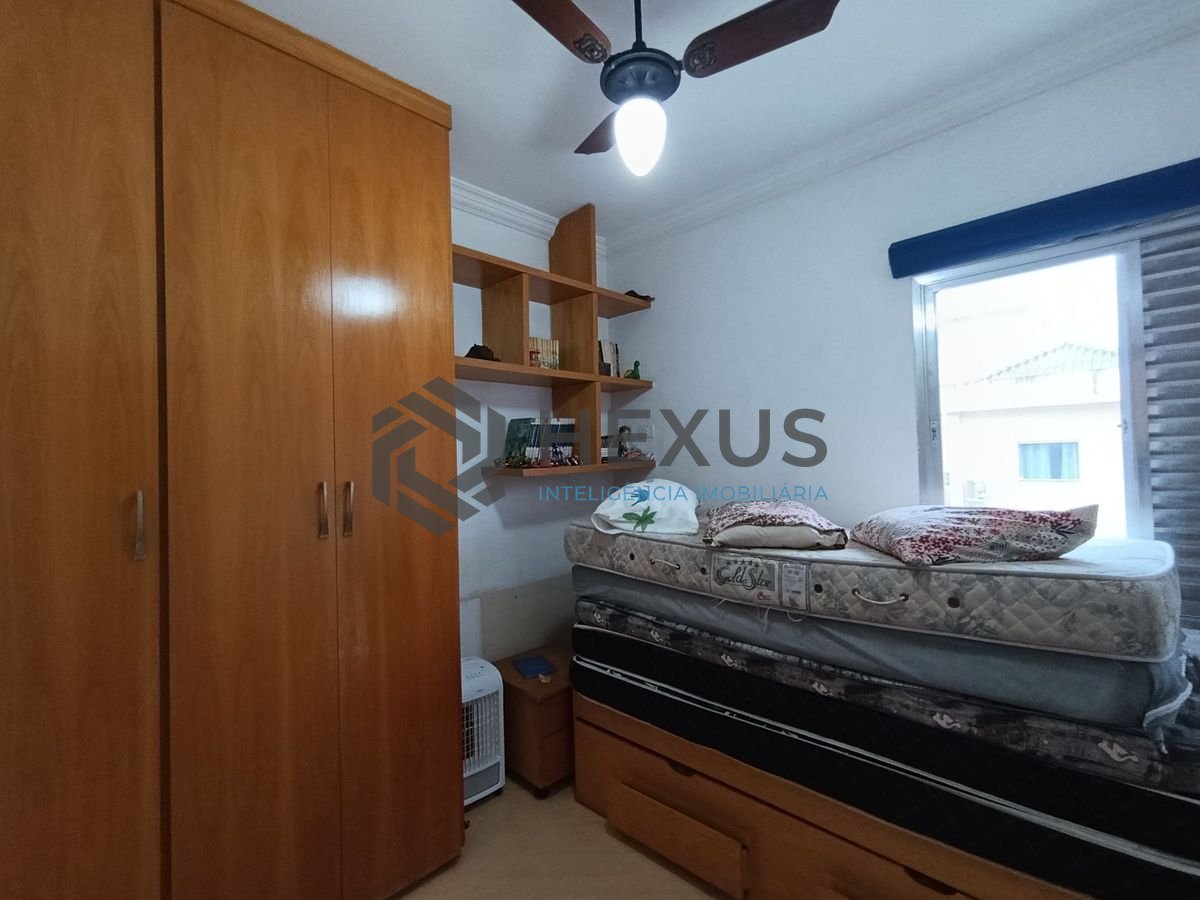 Foto 6 de Apartamento reformado com varanda e lazer a 200m da praia na Enseada, Guarujá
