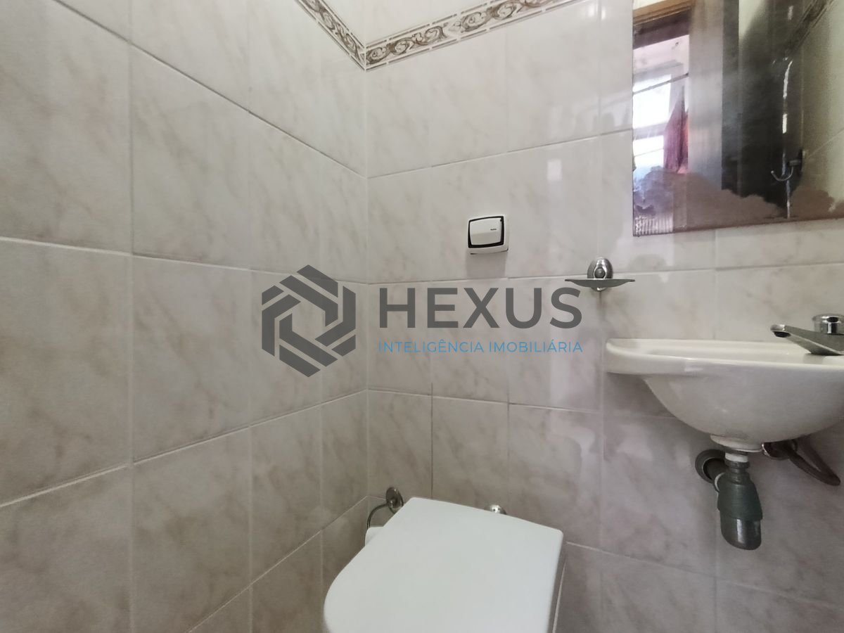 Foto 17 de Apartamento reformado com varanda e lazer a 200m da praia na Enseada, Guarujá