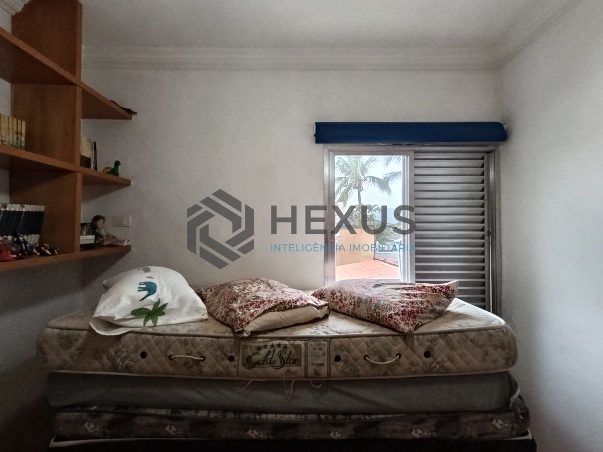Foto 7 de Apartamento reformado com varanda e lazer a 200m da praia na Enseada, Guarujá