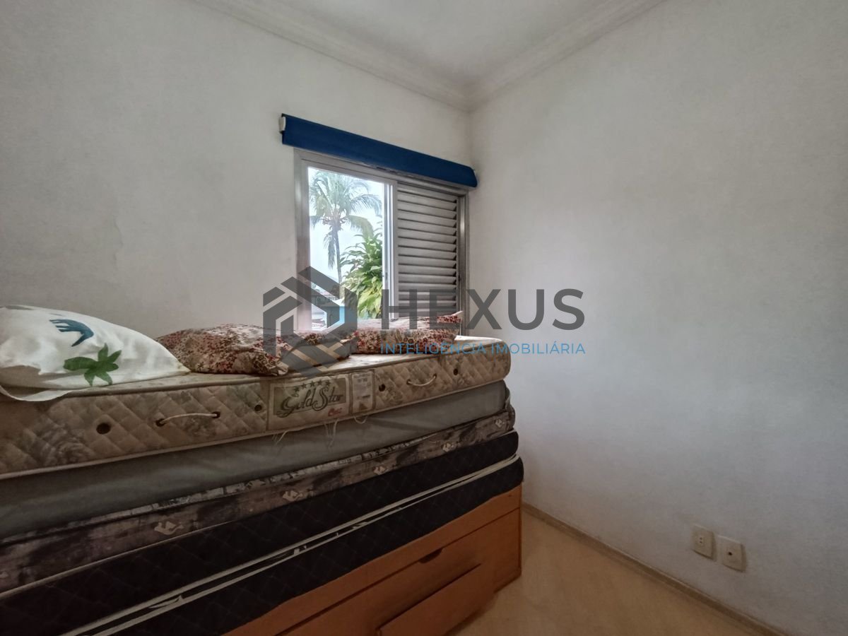 Foto 8 de Apartamento reformado com varanda e lazer a 200m da praia na Enseada, Guarujá