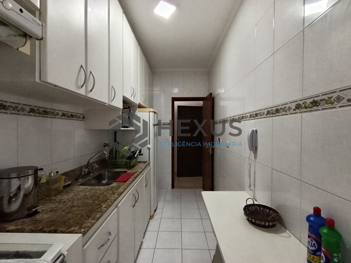 Foto 14 de Apartamento reformado com varanda e lazer a 200m da praia na Enseada, Guarujá