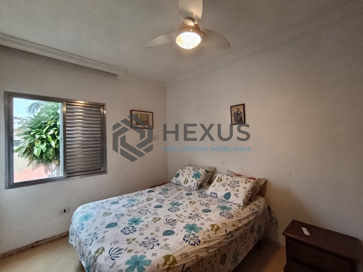 Foto 9 de Apartamento reformado com varanda e lazer a 200m da praia na Enseada, Guarujá