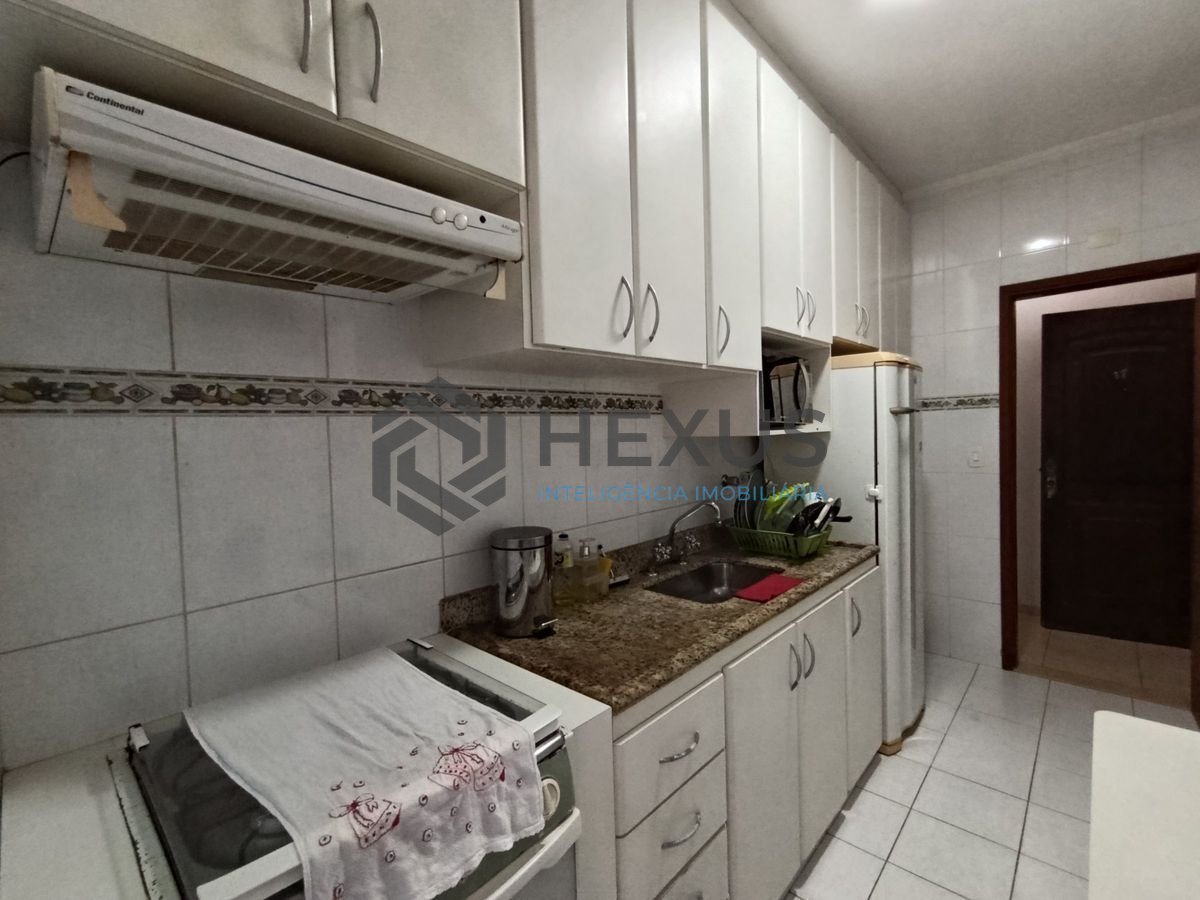 Foto 15 de Apartamento reformado com varanda e lazer a 200m da praia na Enseada, Guarujá