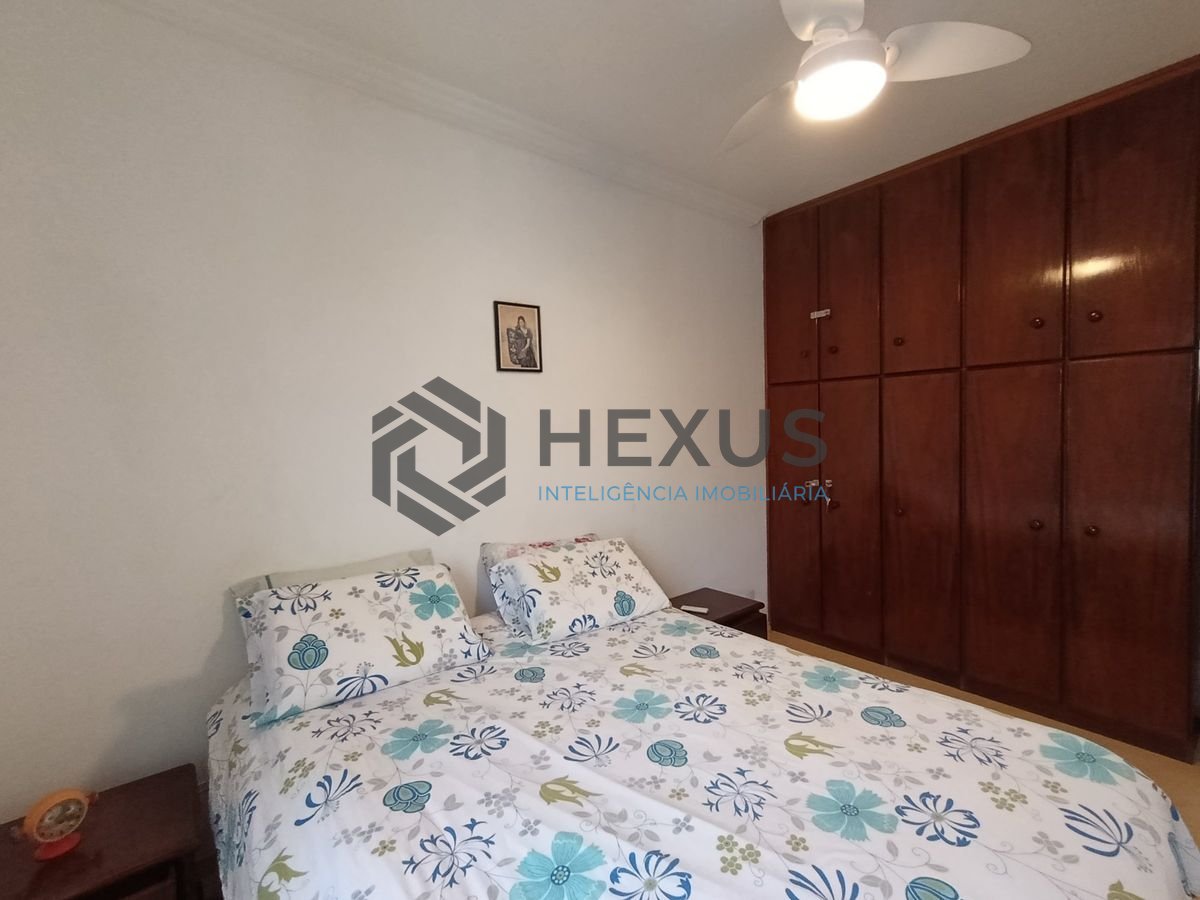 Foto 11 de Apartamento reformado com varanda e lazer a 200m da praia na Enseada, Guarujá