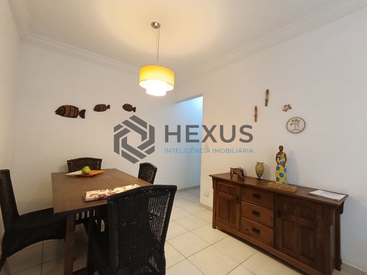Foto 5 de Apartamento reformado com varanda e lazer a 200m da praia na Enseada, Guarujá