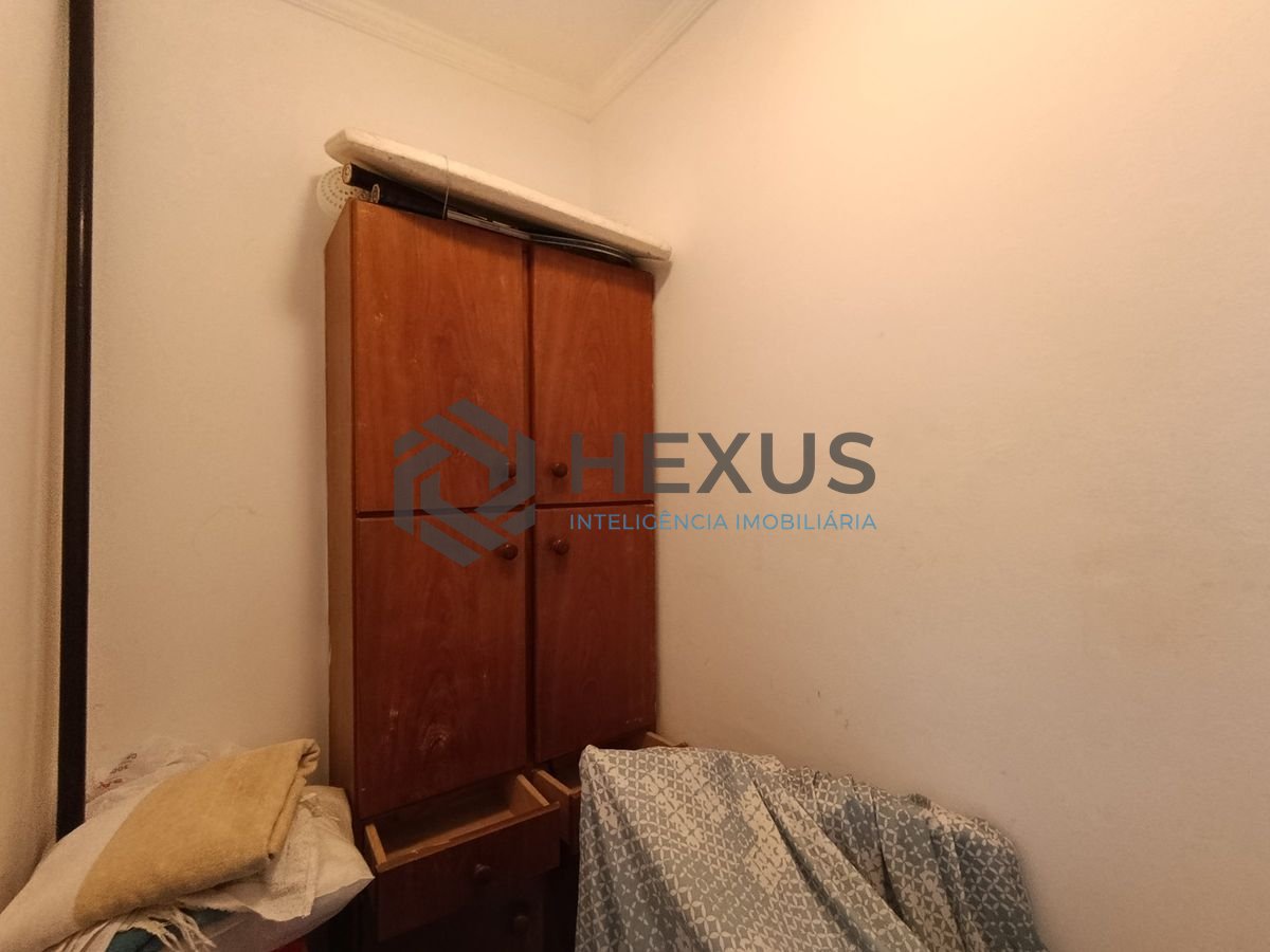 Foto 16 de Apartamento reformado com varanda e lazer a 200m da praia na Enseada, Guarujá