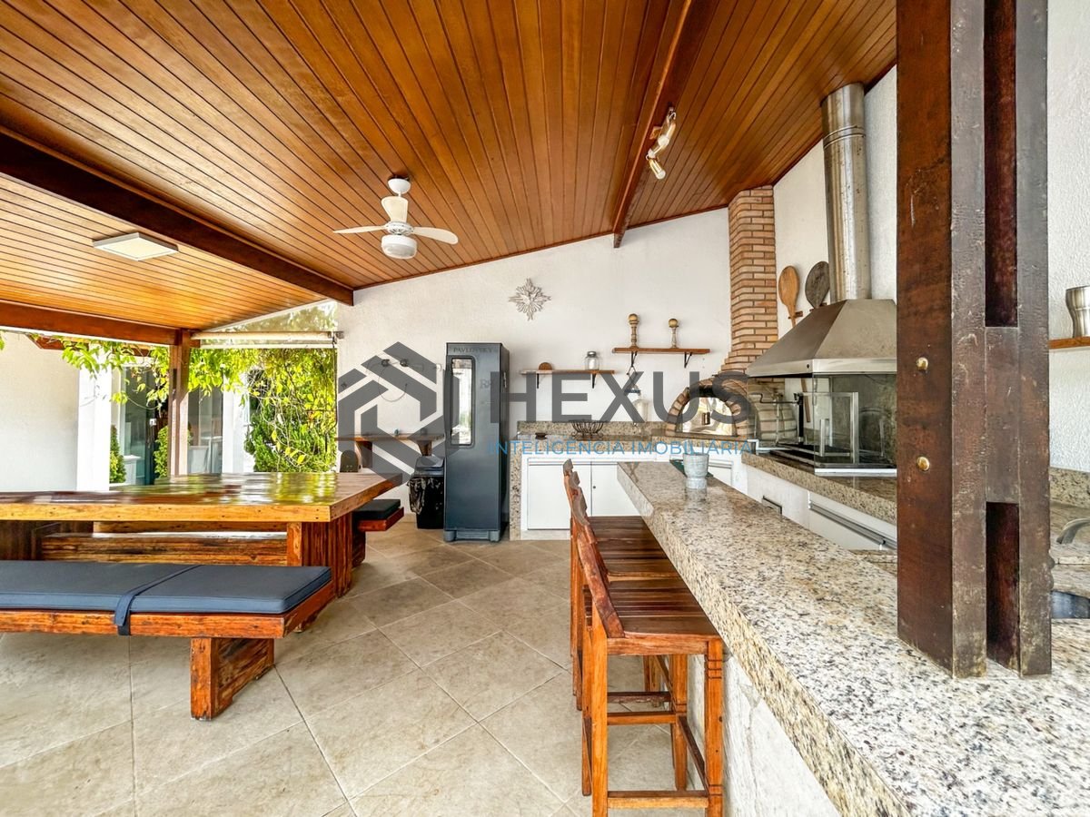 Foto 6 de Casa reformada a 150m da praia na região do Forte dos Andradas no Tombo, Guarujá