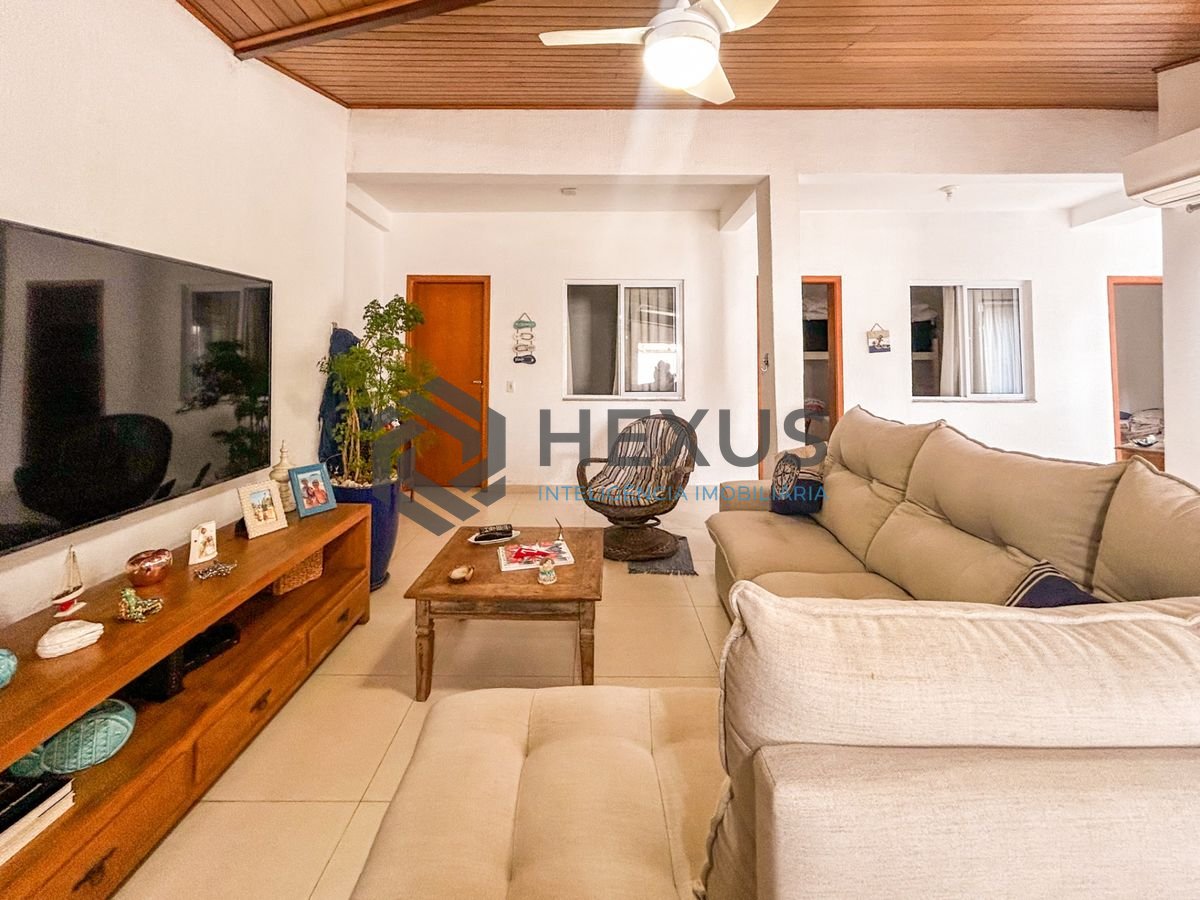 Foto 12 de Casa reformada a 150m da praia na região do Forte dos Andradas no Tombo, Guarujá