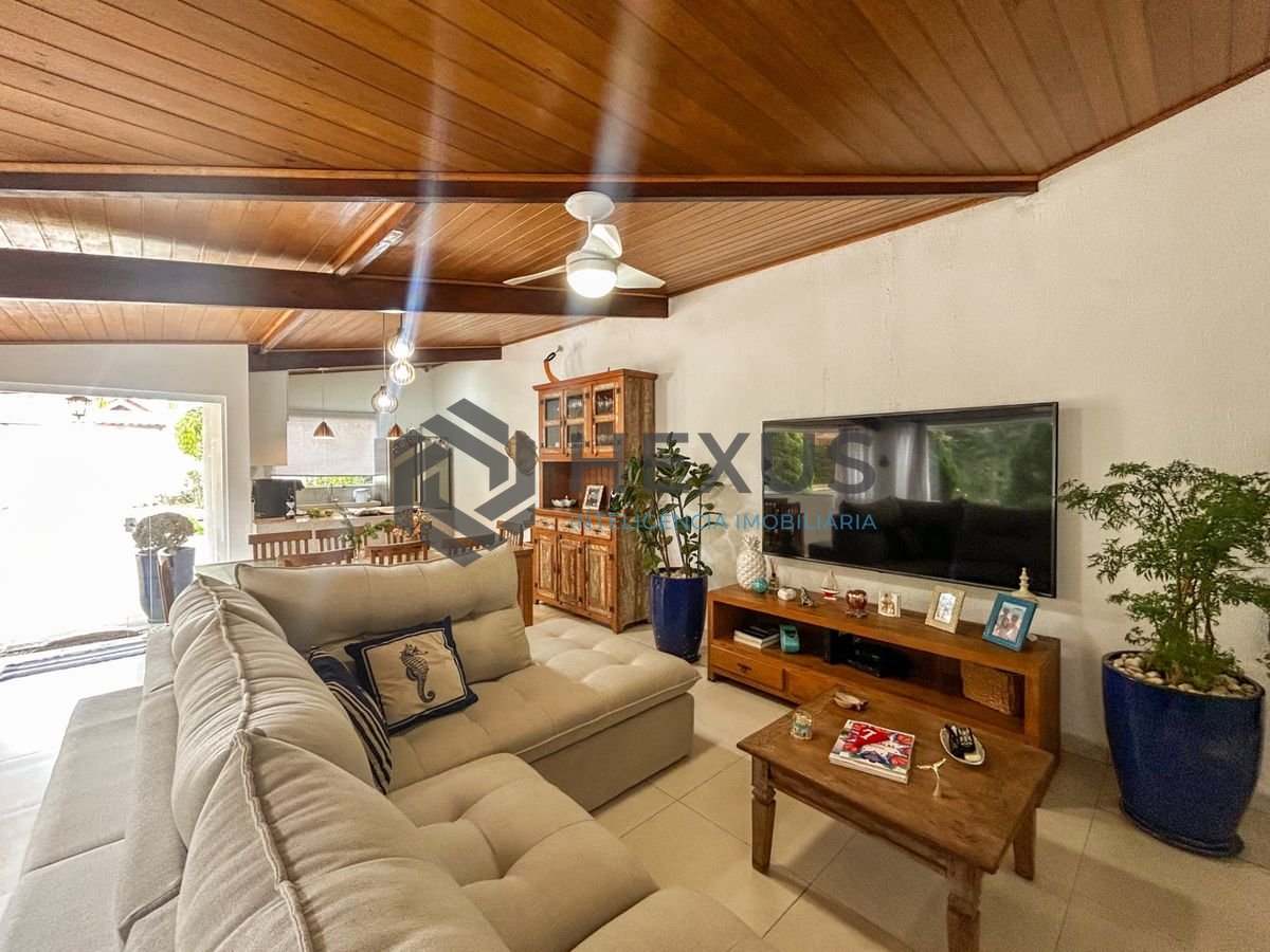 Foto 7 de Casa reformada a 150m da praia na região do Forte dos Andradas no Tombo, Guarujá