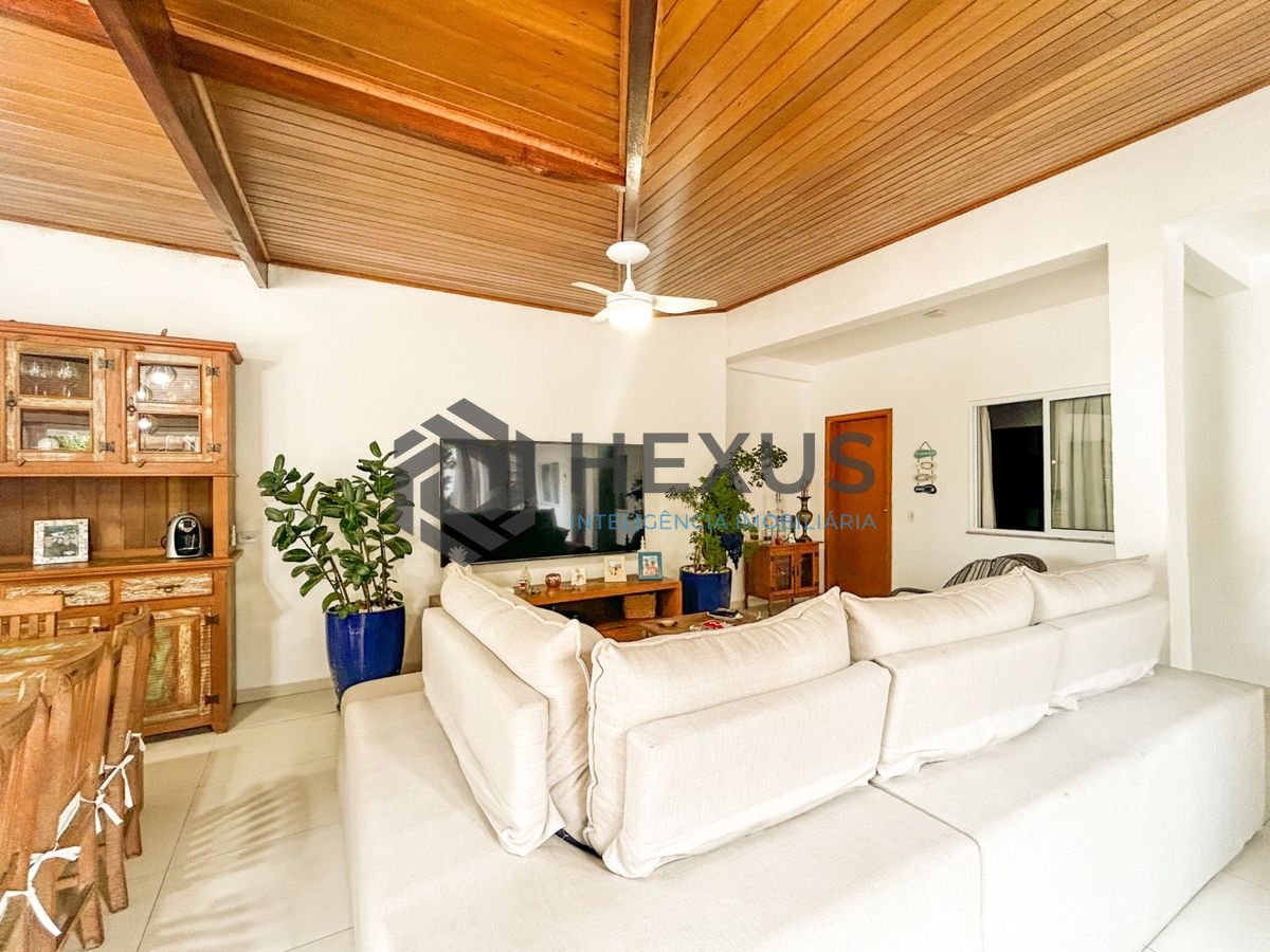 Foto 13 de Casa reformada a 150m da praia na região do Forte dos Andradas no Tombo, Guarujá