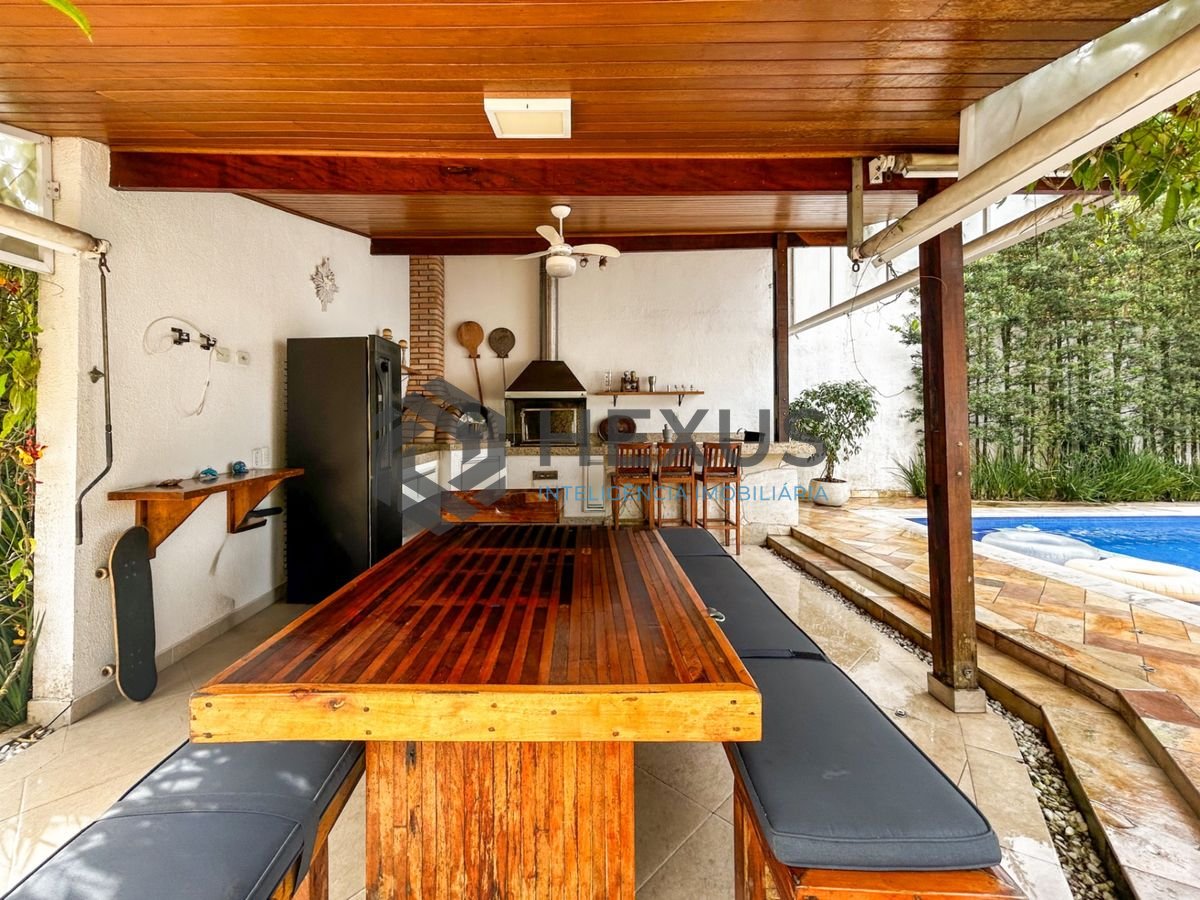 Foto 2 de Casa reformada a 150m da praia na região do Forte dos Andradas no Tombo, Guarujá