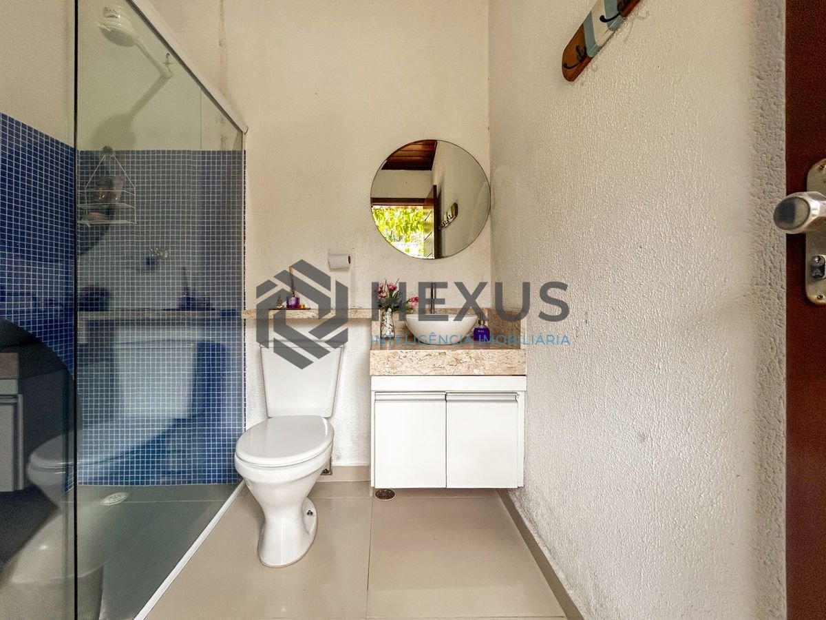 Foto 10 de Casa reformada a 150m da praia na região do Forte dos Andradas no Tombo, Guarujá