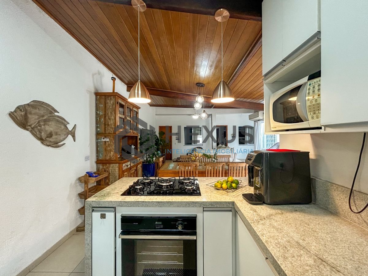 Foto 19 de Casa reformada a 150m da praia na região do Forte dos Andradas no Tombo, Guarujá