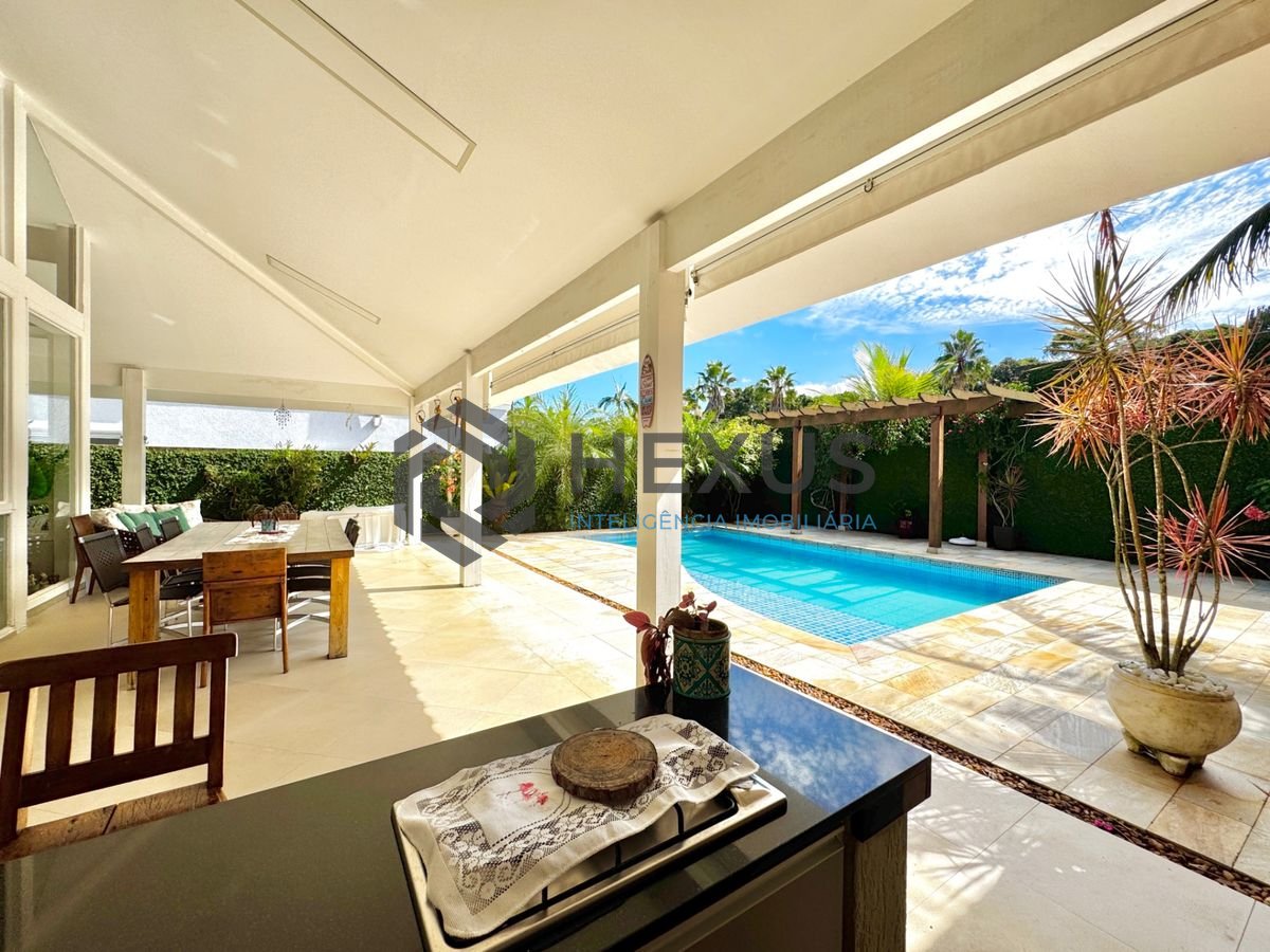 Foto 4 de Casa reformada com piscina e área gourmet no Jardim Acapulco, Guarujá