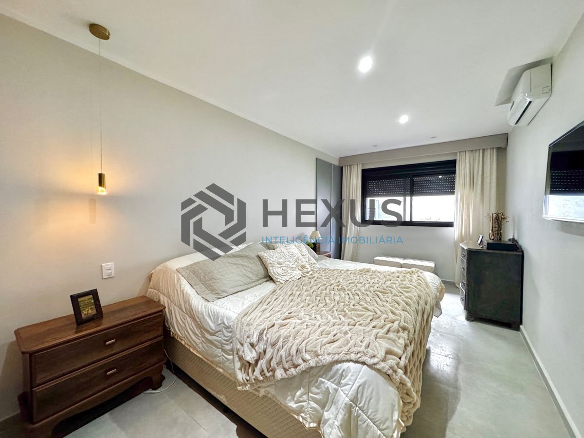 Foto 42 de Casa reformada com piscina e área gourmet no Jardim Acapulco, Guarujá